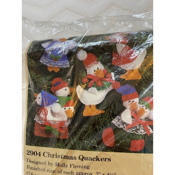 Creative Circle Christmas Quackers Kit #2904 Vintage - Picture 2 of 4